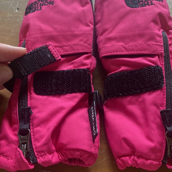 The North Face Size XS Toddlers Pink Mittens - Picture 4 of 6
